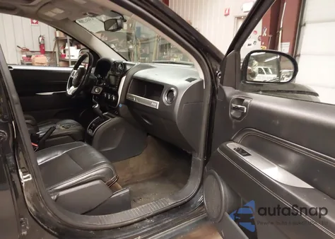 2017 Jeep Compass High Altitude 4X4 z USA, uszkodzony, nr VIN 1C4NJDEB5HD111300